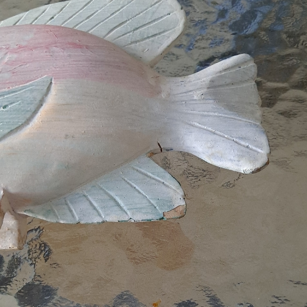 Handcrafted Wooden Fish Decor - White and Pink - Picture 6 of 6